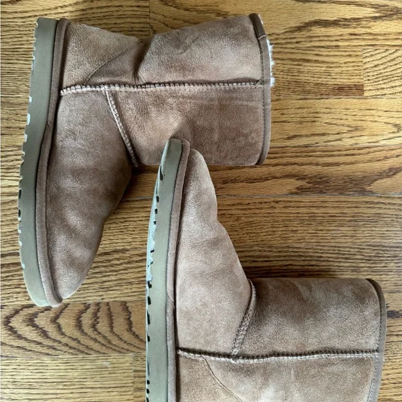 UGG Boots - Picture 5 of 6